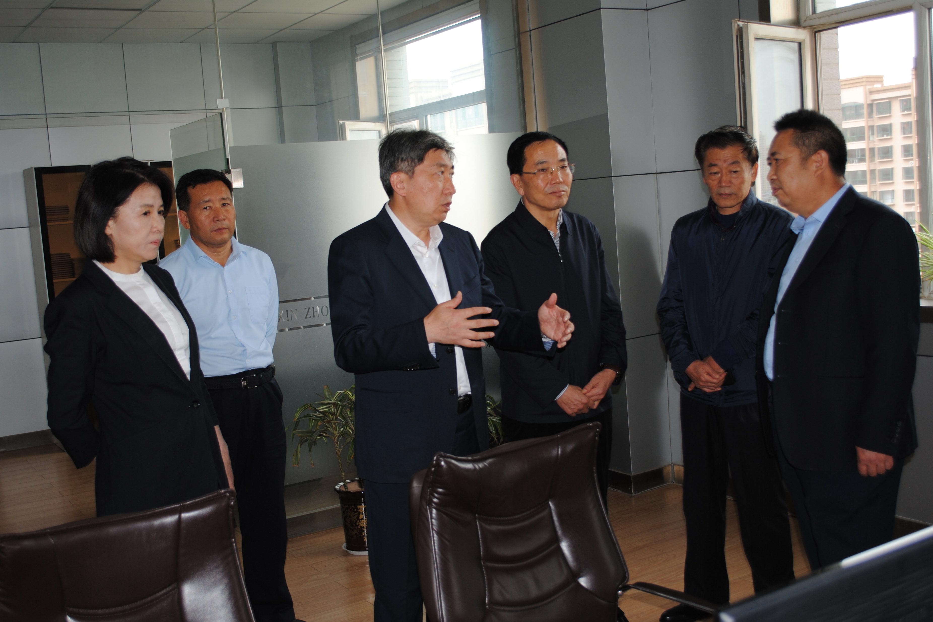 忻州市委副書記、市長朱曉東檢查國慶、中秋長假供水安全生產(chǎn)工作.jpg
